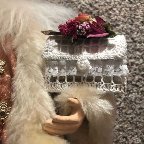 Pastel Floral Santa - Picture 6 of 6